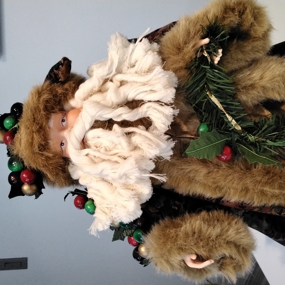 16" Santa - Picture 2 of 7